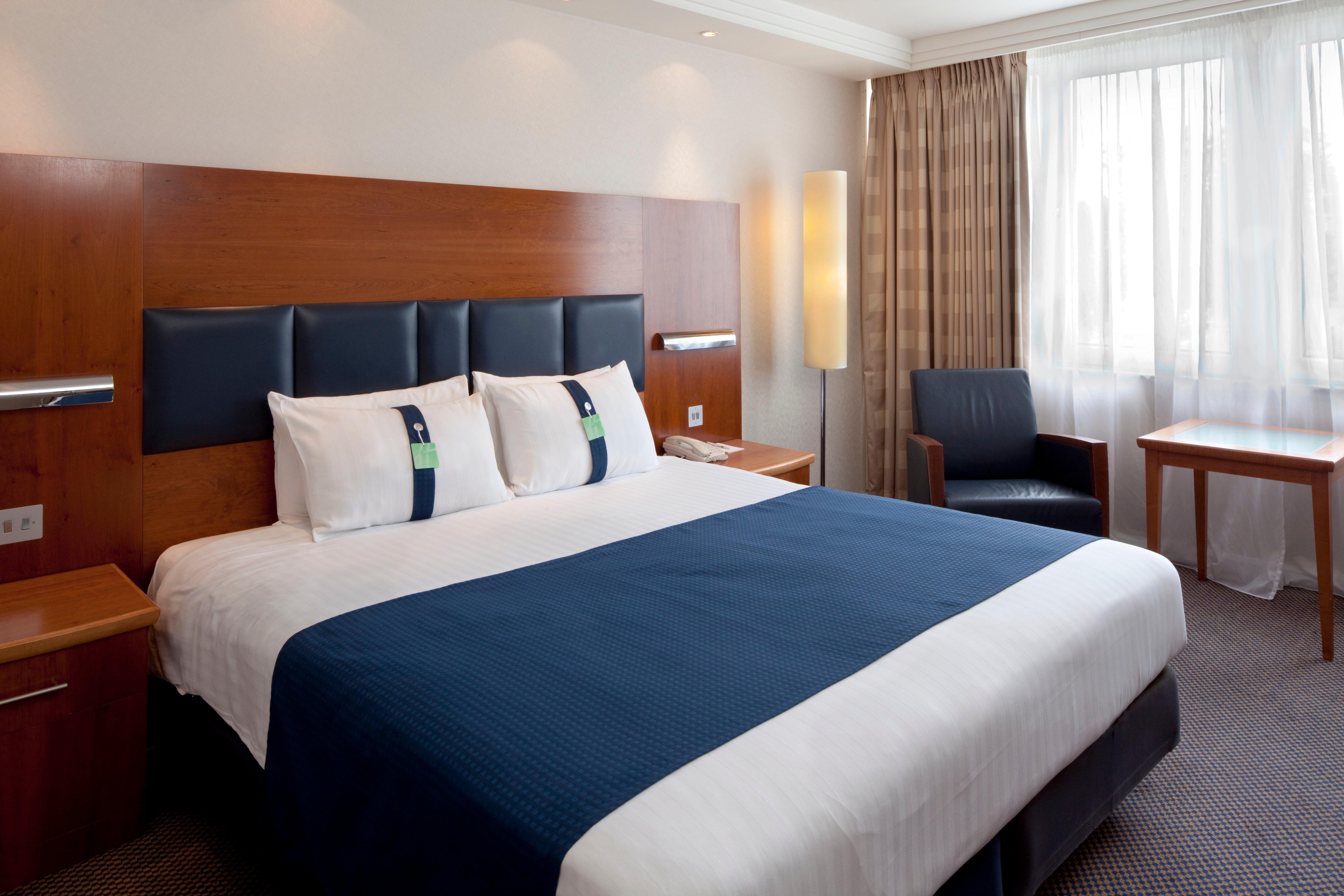 Holiday Inn Maidenhead Windsor, An Ihg Hotel Exterior photo