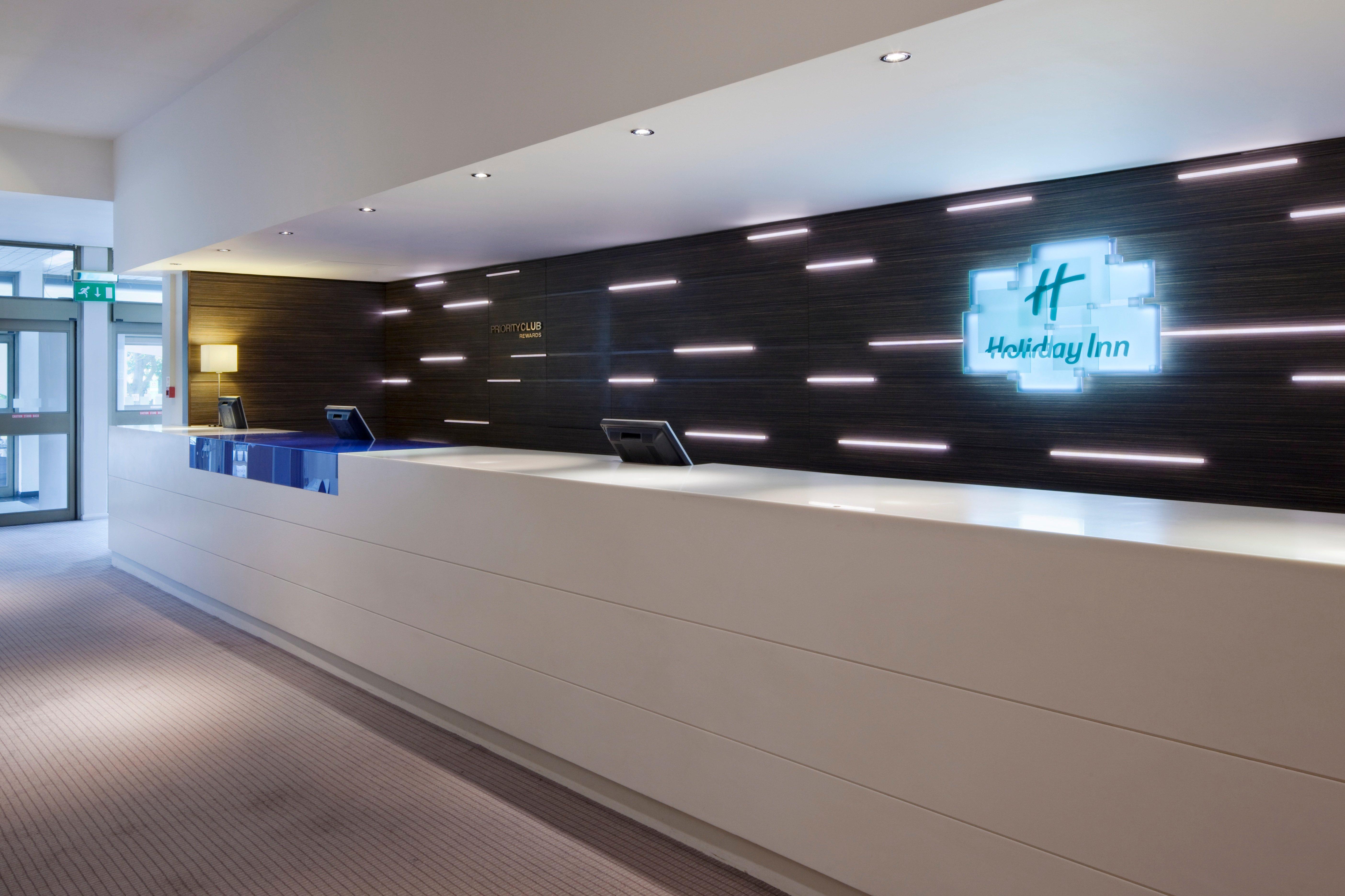 Holiday Inn Maidenhead Windsor, An Ihg Hotel Exterior photo