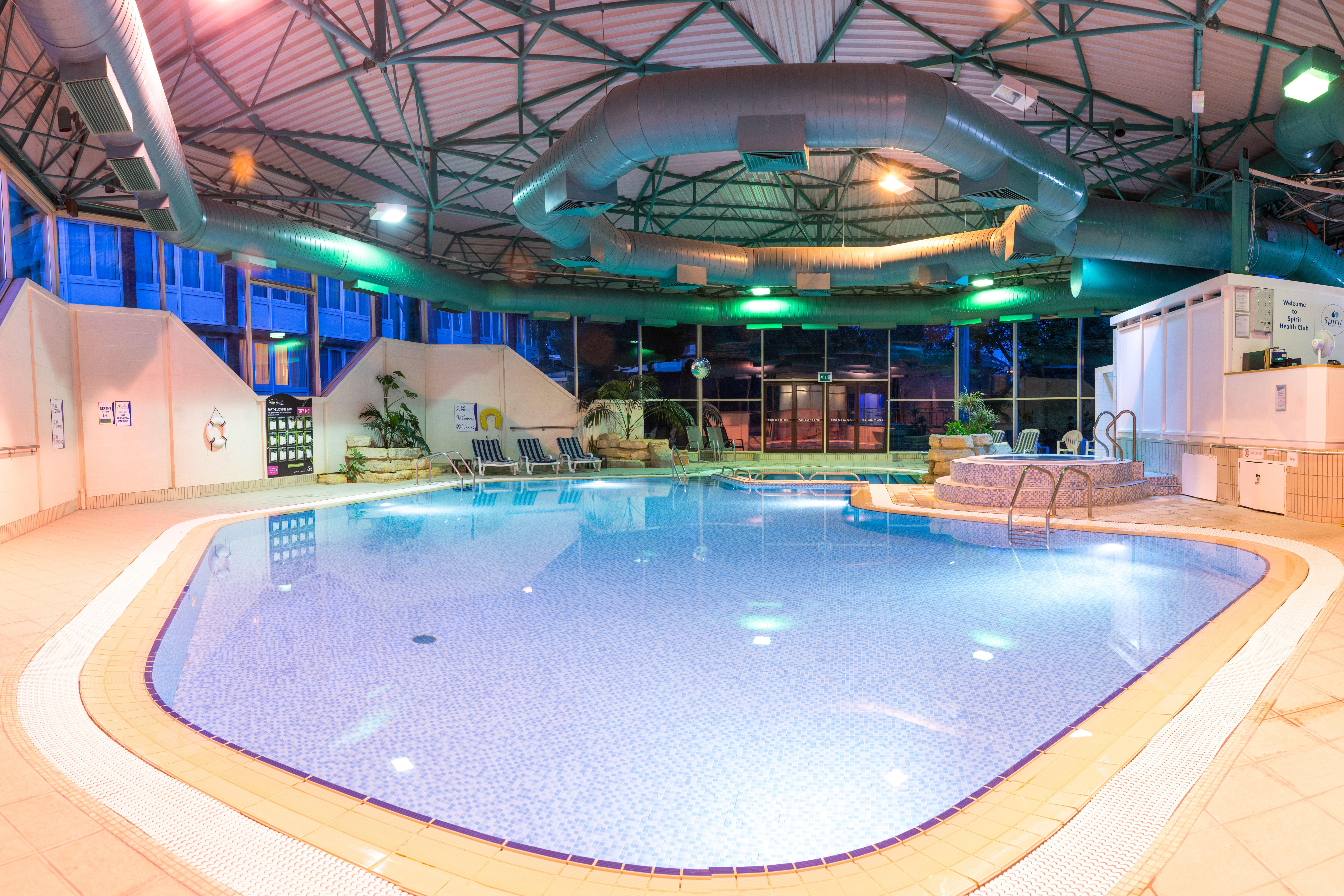 Holiday Inn Maidenhead Windsor, An Ihg Hotel Exterior photo